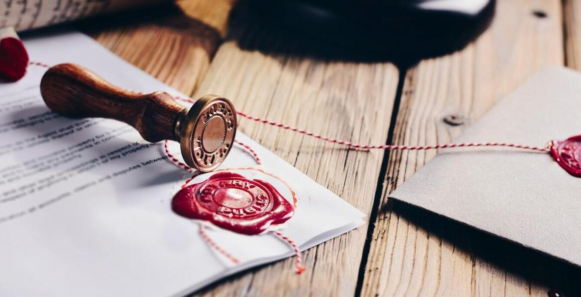 Jakie są kluczowe kroki przy zmianie statutu fundacji?