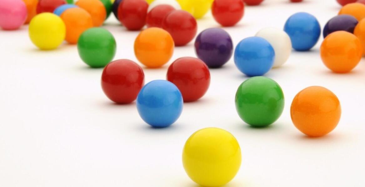 Wpływ personalizowanych etykiet na krówki na wzrost sprzedaży produktów