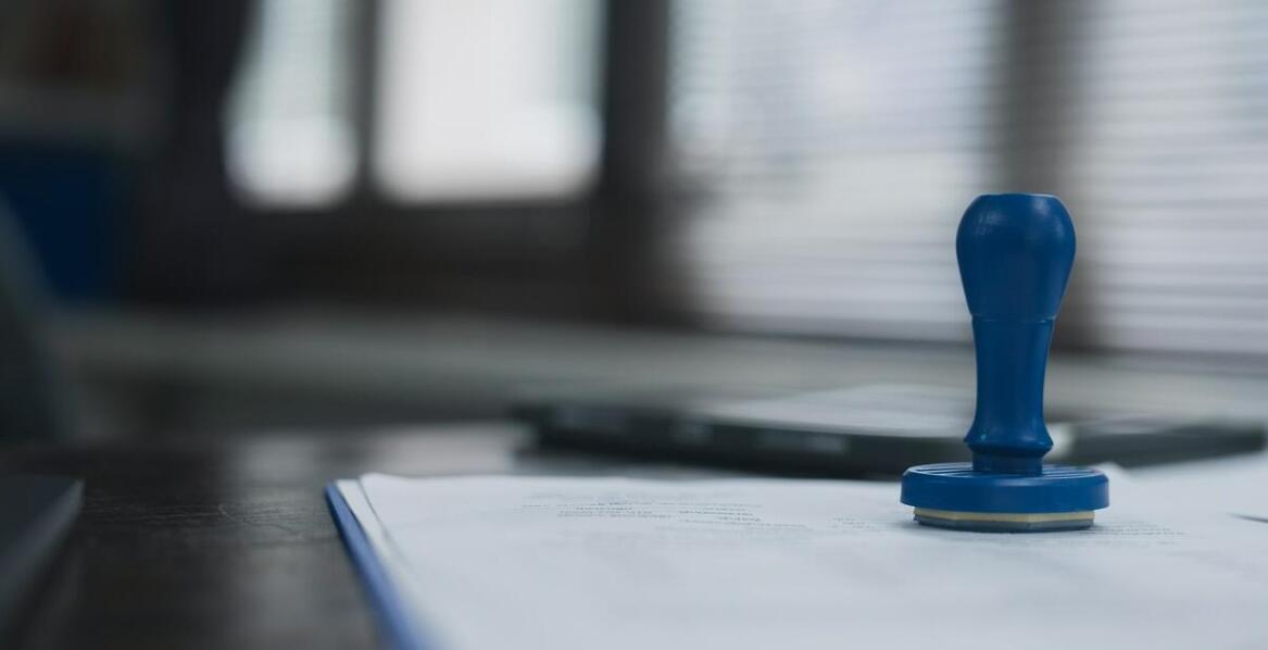 Czy pieczątki beztuszowe są odpowiednie dla sektora edukacji?