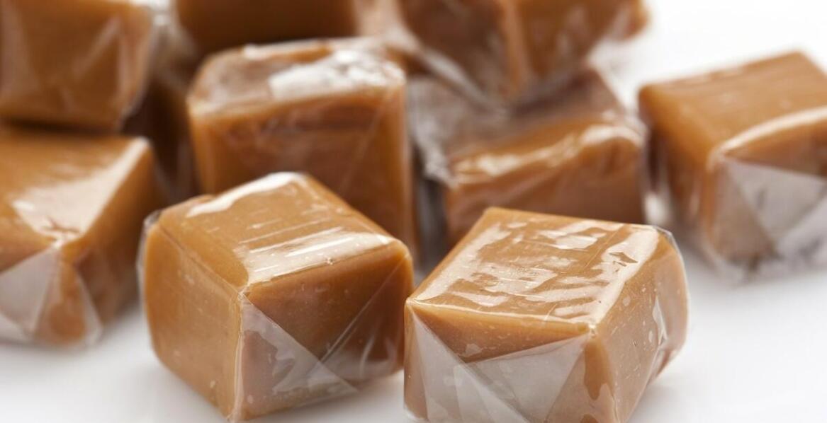 Wybór odpowiedniego opakowania dla krówek firmowych – co warto wiedzieć?