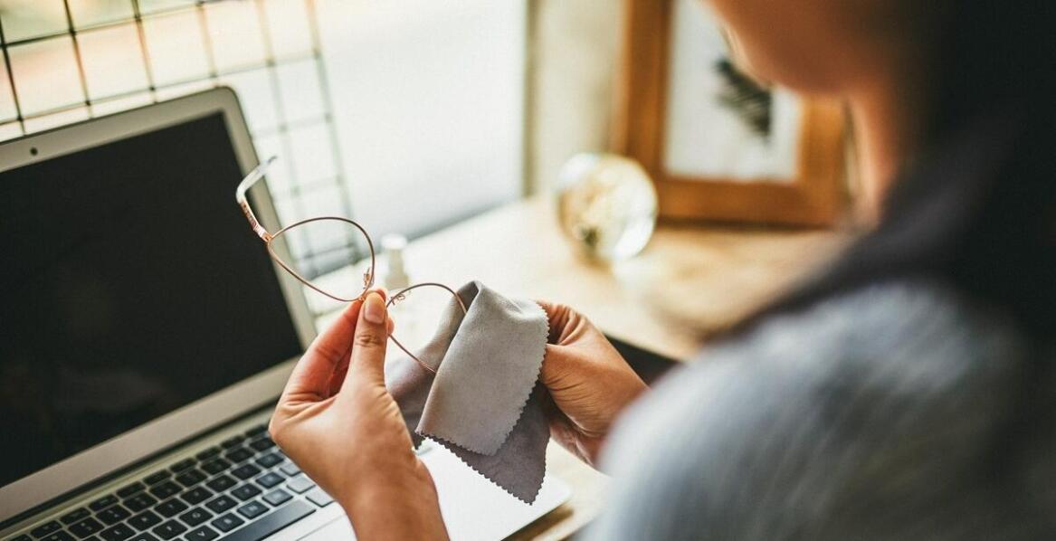 Co wpływa na trwałość oprawek do okularów?