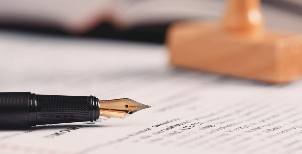 Notarialne poświadczenie zgodności kopii z oryginałem – jakie ma znaczenie?