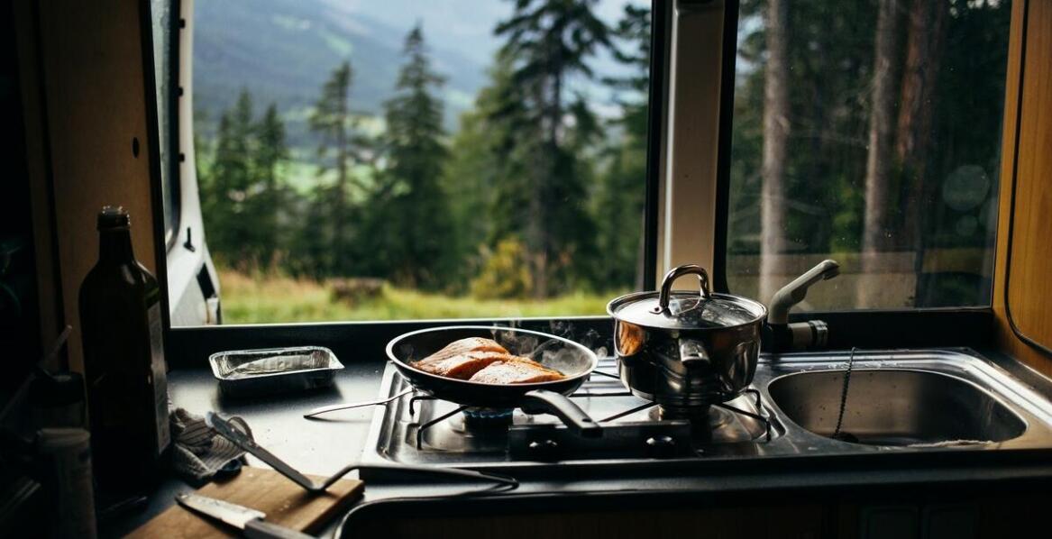 Jakie są koszty wynajmu kampera w kontekście długoterminowym?