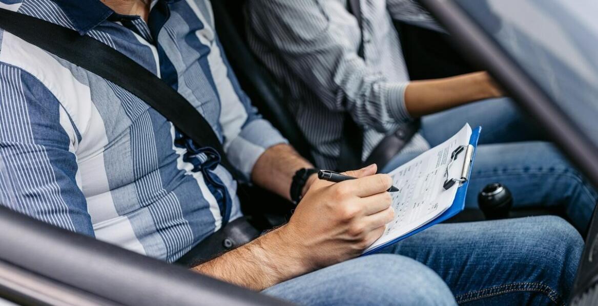 Jakie są najczęstsze błędy popełniane przez kursantów uczących się jazdy tirem?