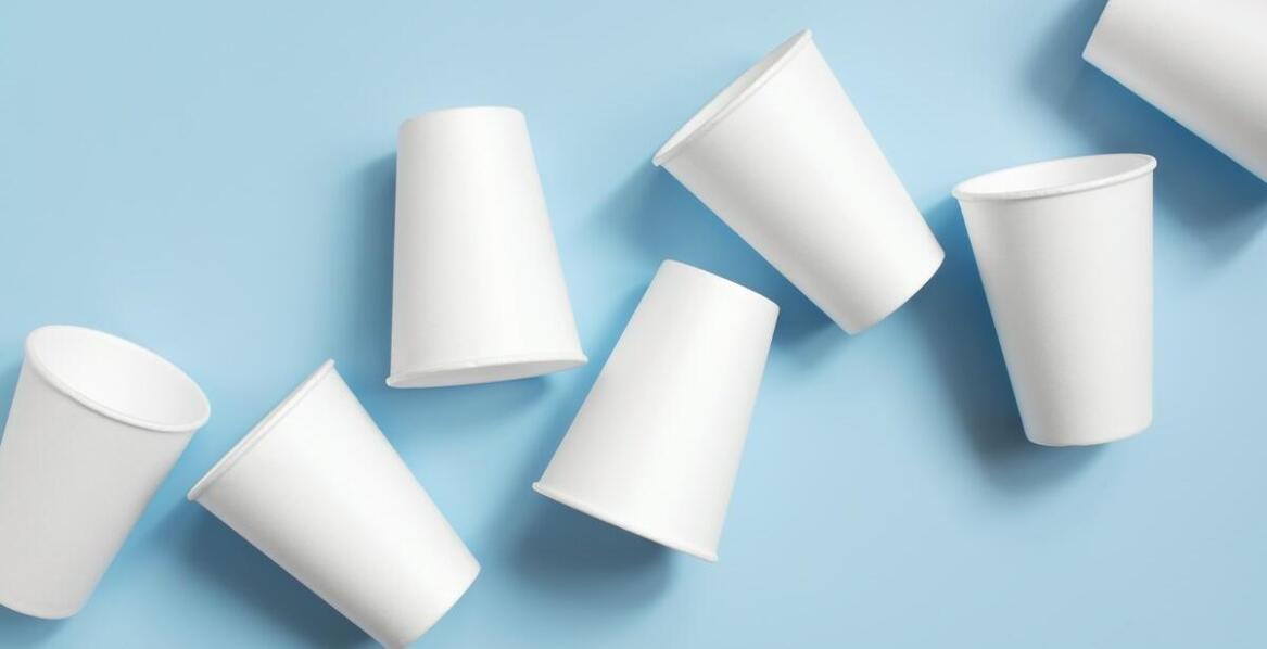 Jak kubki jednorazowe do gorących napojów mogą wspierać strategie marketingowe kawiarni?