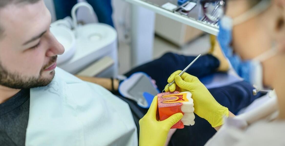 Rekonstrukcje zębów z użyciem włókna szklanego – zalety i zastosowanie