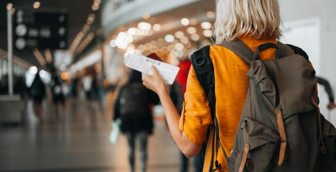 Czym różnią się klasy biletów lotniczych i jak wybrać odpowiednią dla siebie?