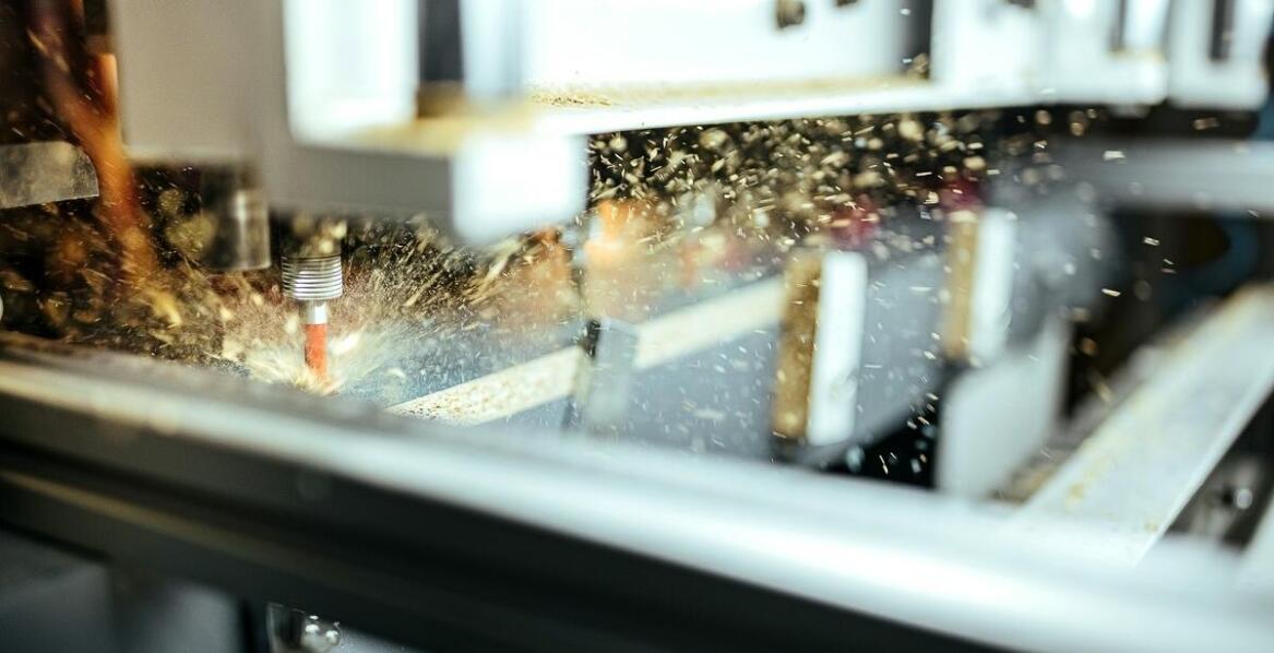 Wykorzystanie plotera CNC w zautomatyzowanej obróbce powierzchniowej