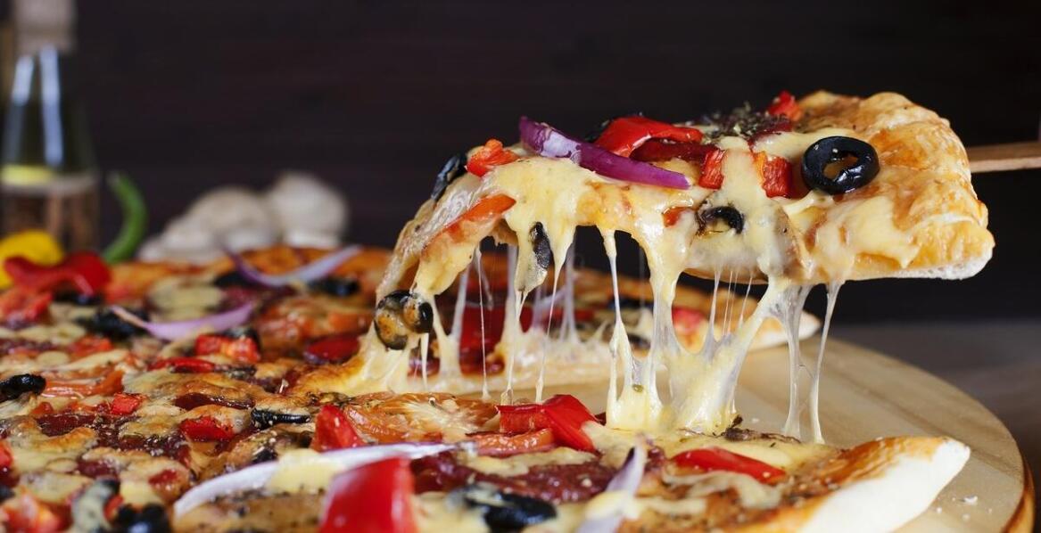 Jakie kompozycje smakowe pizzy cieszą się największą popularnością na Popowicach?