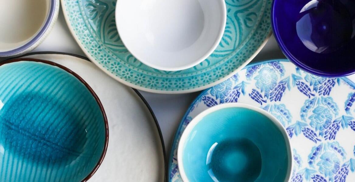 Wyjątkowe wzory i techniki tworzenia pater ceramicznych ręcznie robionych