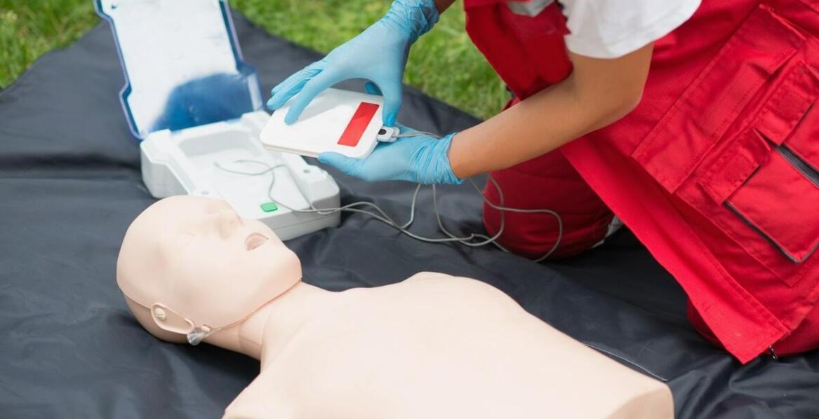 Korzyści z uczestnictwa w kursie AED dla społeczności lokalnych