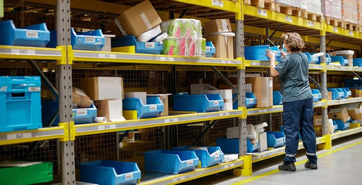 Przegląd cen montażu regałów w kontekście zmieniających się norm magazynowych