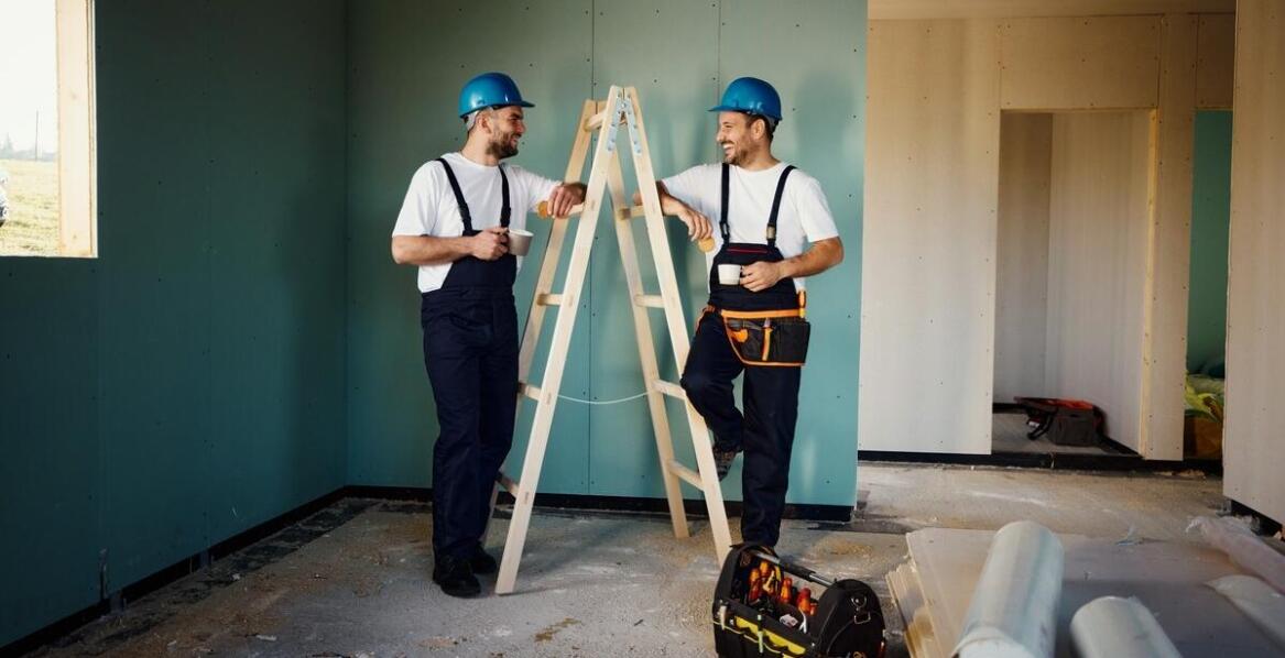 Stabilność i bezpieczeństwo drabin drewnianych przystawnych – co warto wiedzieć