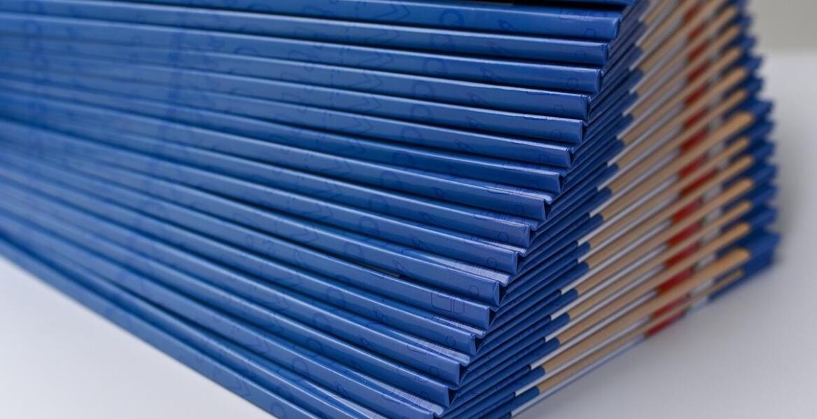 Personalizacja ulotek dzięki zaawansowanym technikom poligraficznym