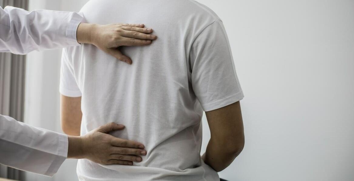 Trakcja kręgosłupa jako wsparcie w terapii skoliozy