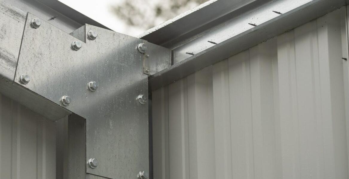 Porównanie różnych typów mocowań dla markizy 300x150 – co wybrać?