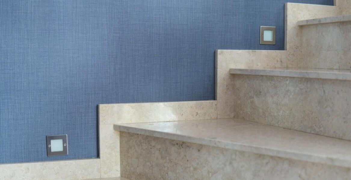 Jakie kolory najlepiej sprawdzają się przy lakierowaniu na wysoki połysk?