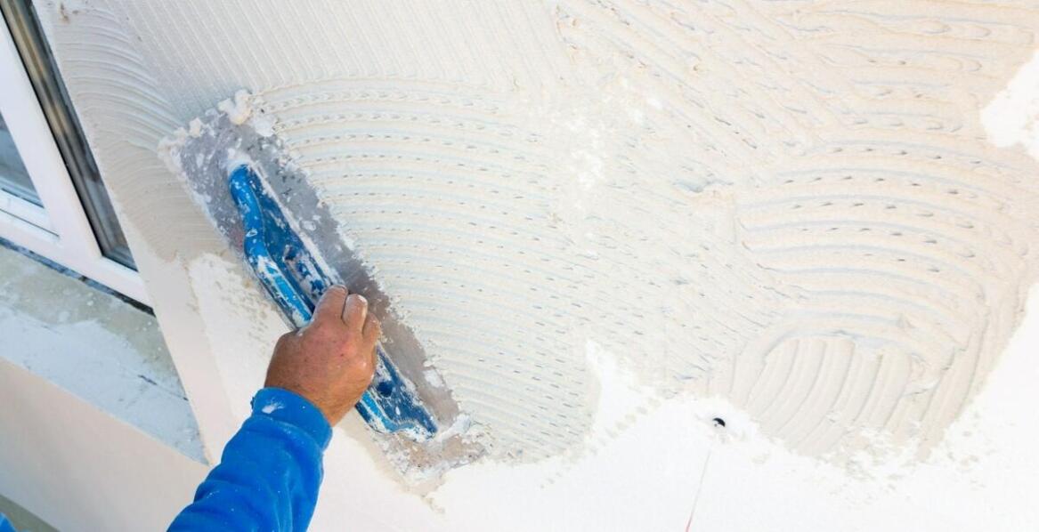 Jakie technologie montażu glazury zapewniają największą trwałość?