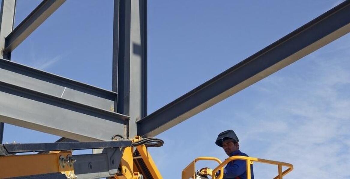 Zastosowanie podestów ruchomych w różnych branżach przemysłowych