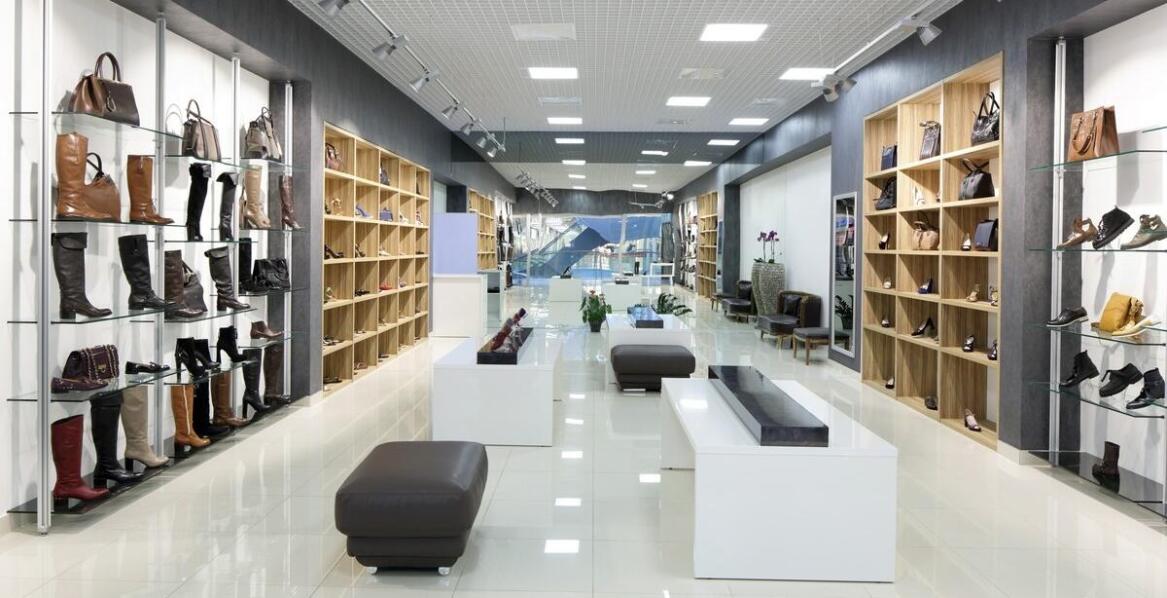 Jakie funkcje powinny mieć ekrany dla retail, aby przyciągać klientów?