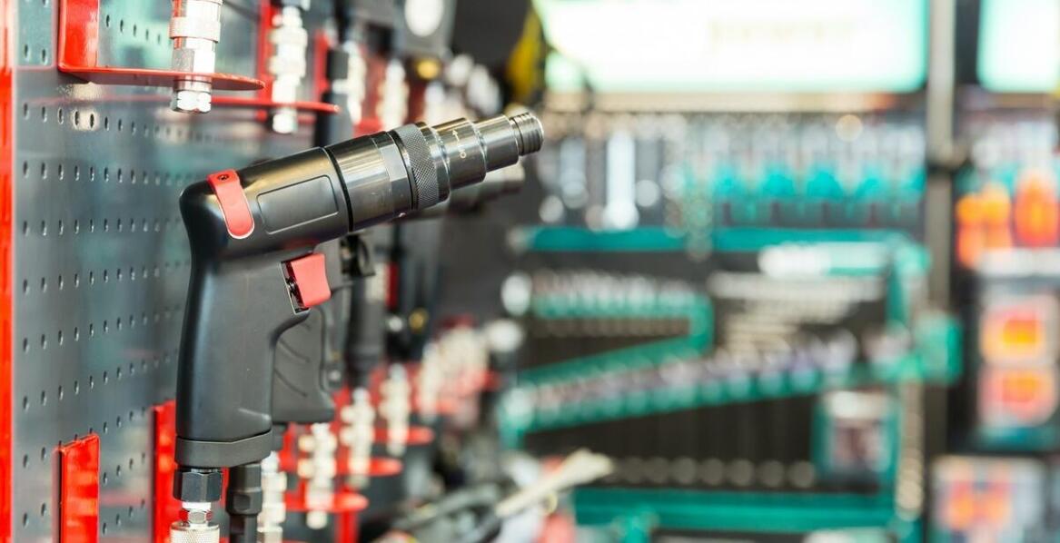 Jakie akcesoria mogą wspierać funkcjonalność systemów pneumatycznych?