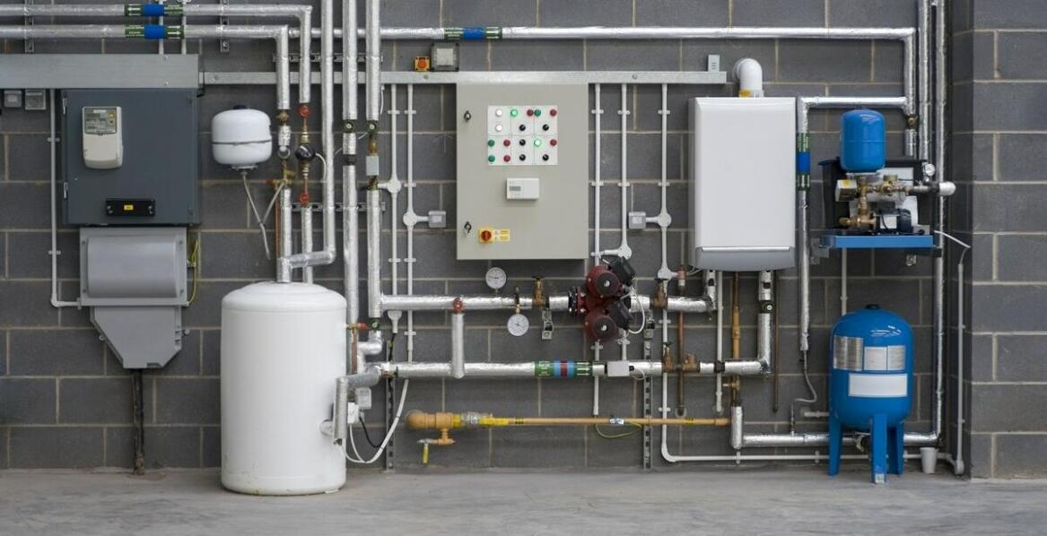 Wybór odpowiednich sterowników do kotłów – kluczowe czynniki decydujące o efektywności