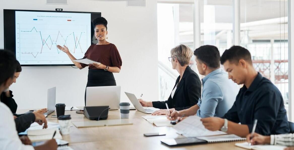 Rola automatycznego generowania raportów w zarządzaniu serwisami online