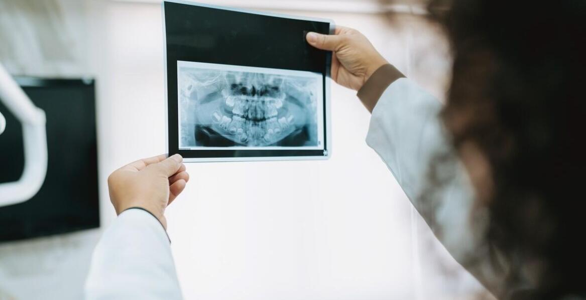 Znaczenie doświadczenia chirurga dentystycznego dla skuteczności leczenia