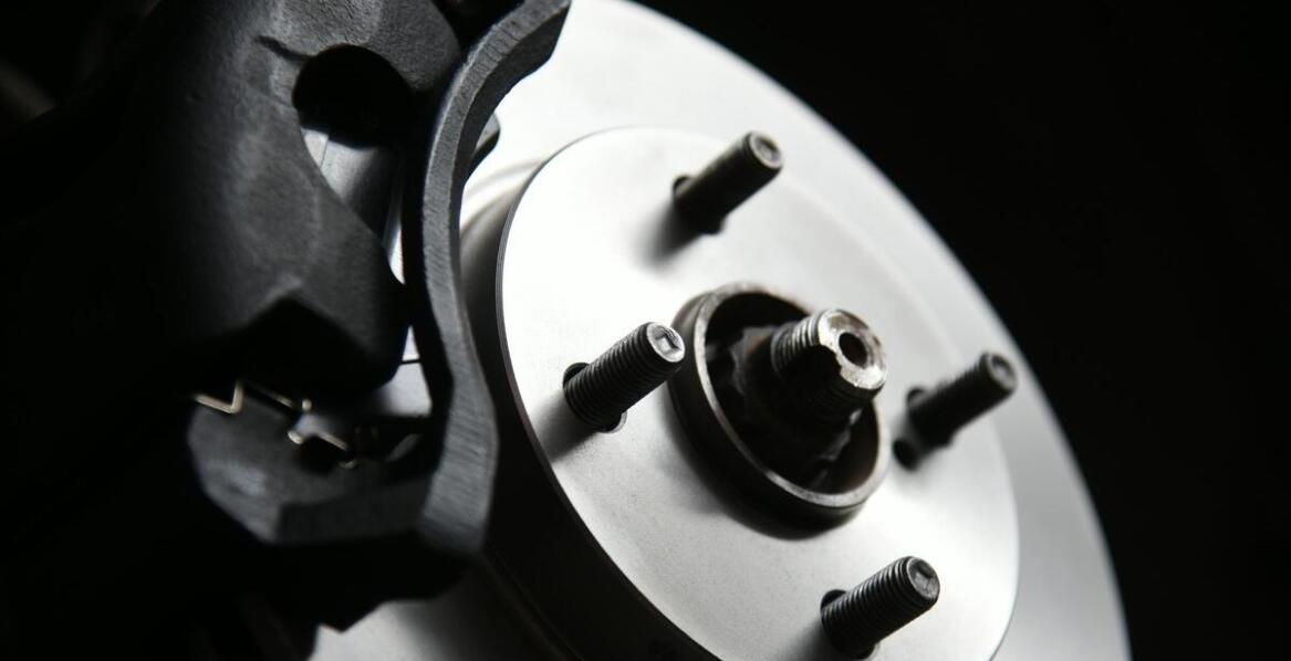 Jak miękki pedał hamulca wpływa na komfort jazdy?