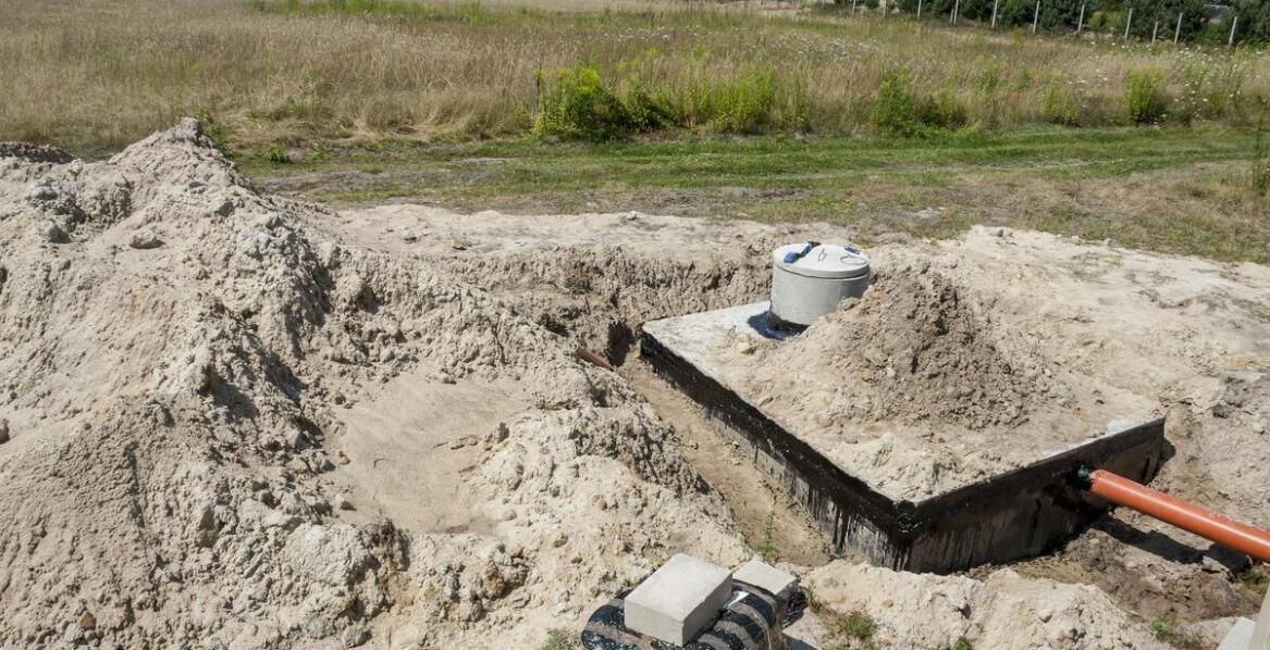 Dlaczego szamba betonowe dwukomorowe to inwestycja na lata?