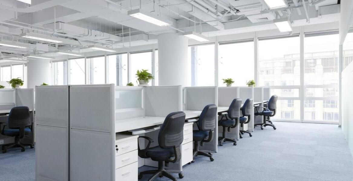 Jakie są najnowsze trendy w projektowaniu mebli biurowych?