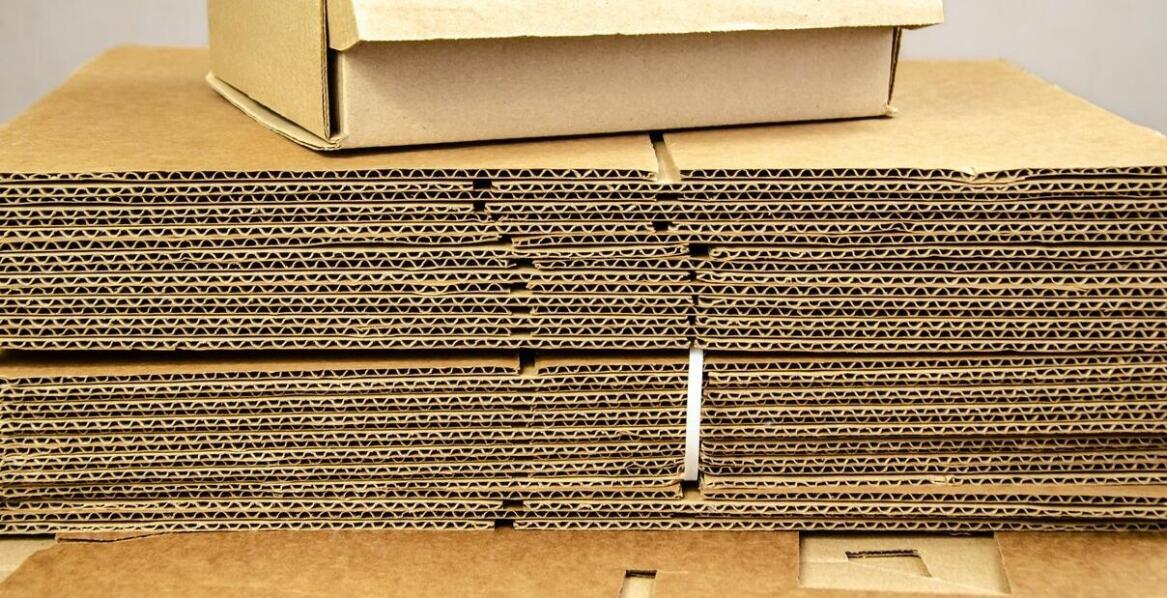 Jak kątowniki tekturowe wpływają na stabilność ładunków w magazynach?