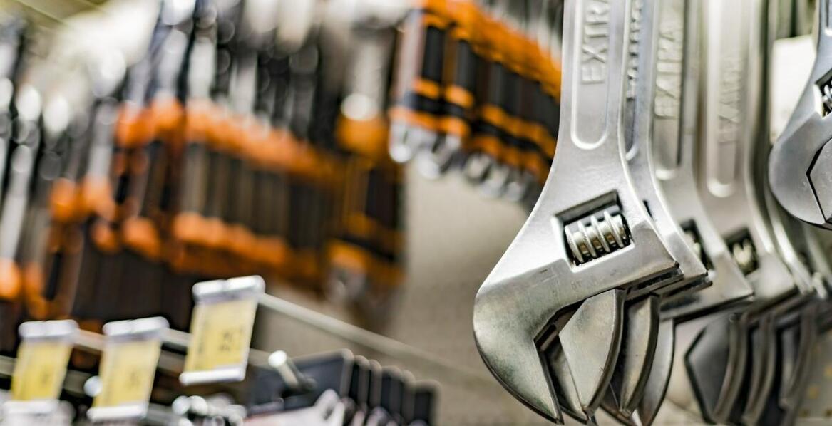 Jakie akcesoria dodatkowe mogą wspierać działanie uchwytów na drabinę do busa?