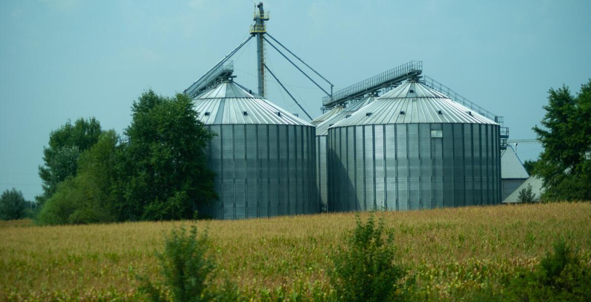 Zastosowanie nowoczesnych materiałów w budowie silosów zewnętrznych do mąki