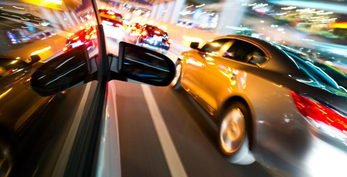 Jakie są kluczowe funkcje wag osiowych w optymalizacji zarządzania ruchem?