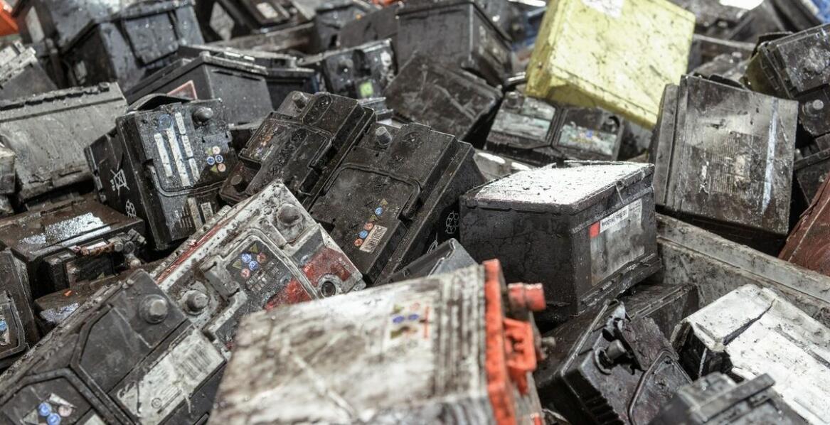 Wpływ hurtowego skupu akumulatorów na zmniejszenie ilości odpadów elektronicznych