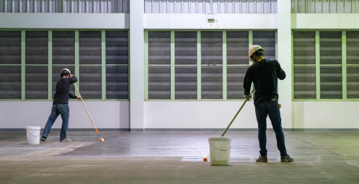 Zastosowanie Tenzi TG Cleaner w utrzymaniu czystości placów budowy