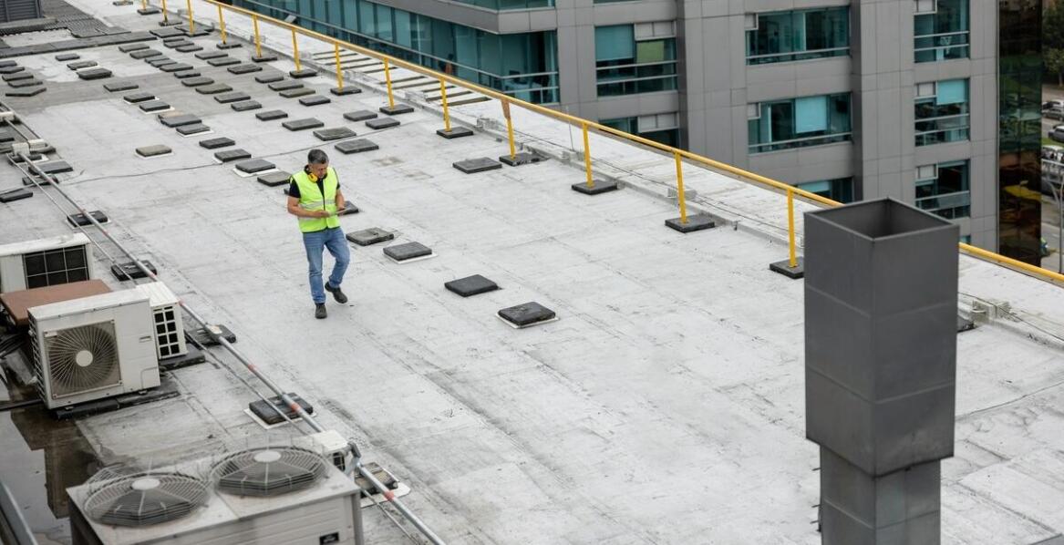 Jakie są najważniejsze aspekty konserwacji dachów?