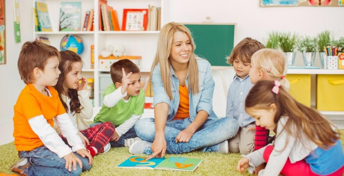 Jak dywany interaktywne mogą wspierać naukę zdalną i hybrydową