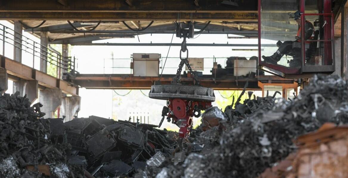 Dlaczego warto zaufać specjalistom przy odbiorze złomu z posesji?