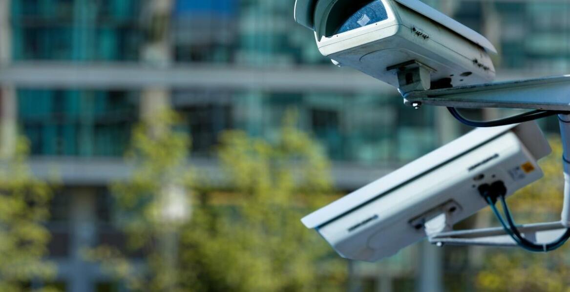 Wybór lornetki taktycznej: Na co zwrócić uwagę przy zakupie?