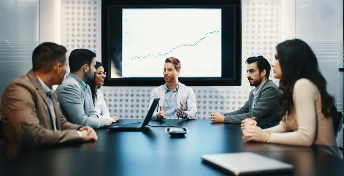 Jakie są zalety korzystania z chmurowych rozwiązań wideokonferencyjnych?