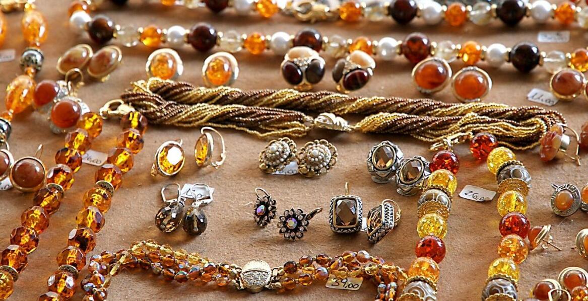 Rola przekładek w tworzeniu wielowymiarowych projektów biżuteryjnych