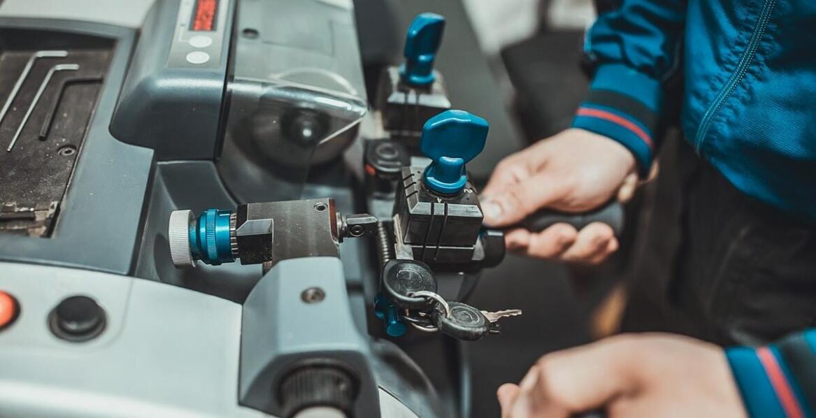 Jak precyzja narzędzi wpływa na jakość dorabiania kluczy?