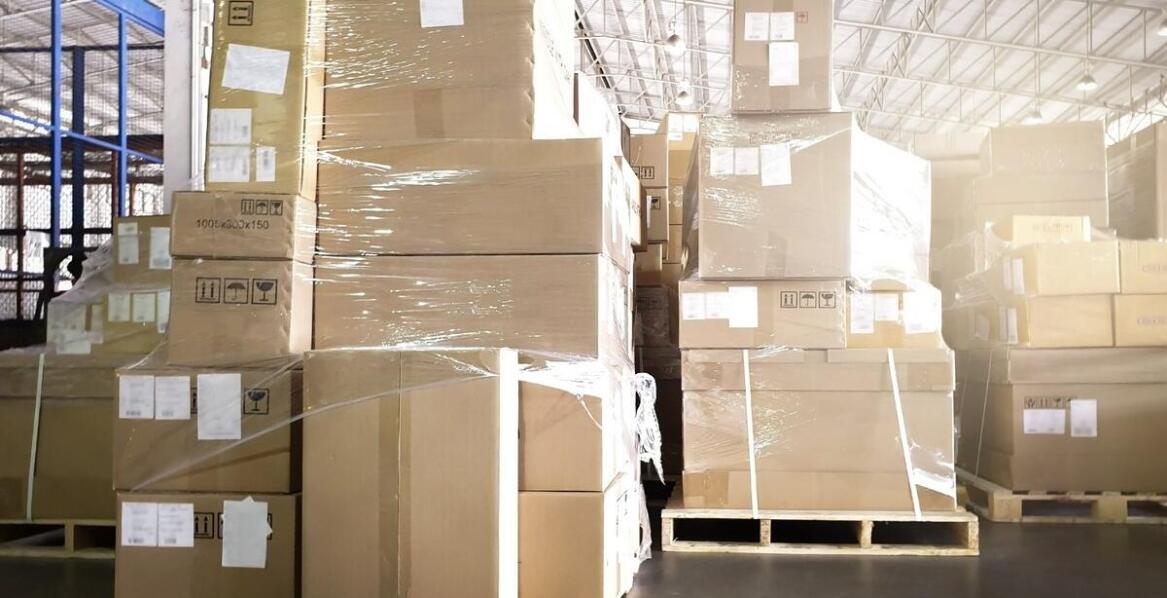 Jak producent opakowań tekturowych może wspierać logistykę międzynarodową?