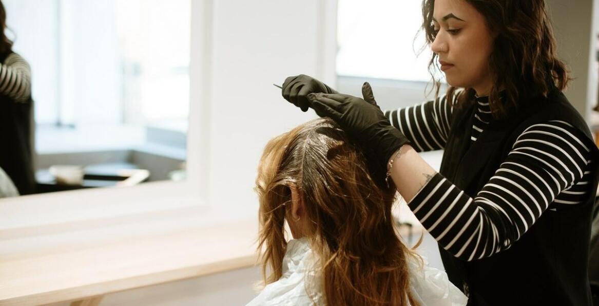 Przewodnik po pielęgnacji topperów z naturalnych włosów