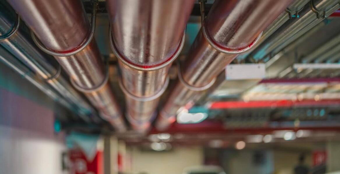 Zastosowanie rur żeliwnych sferoidalnych w projektach kanalizacyjnych: korzyści i wyzwania