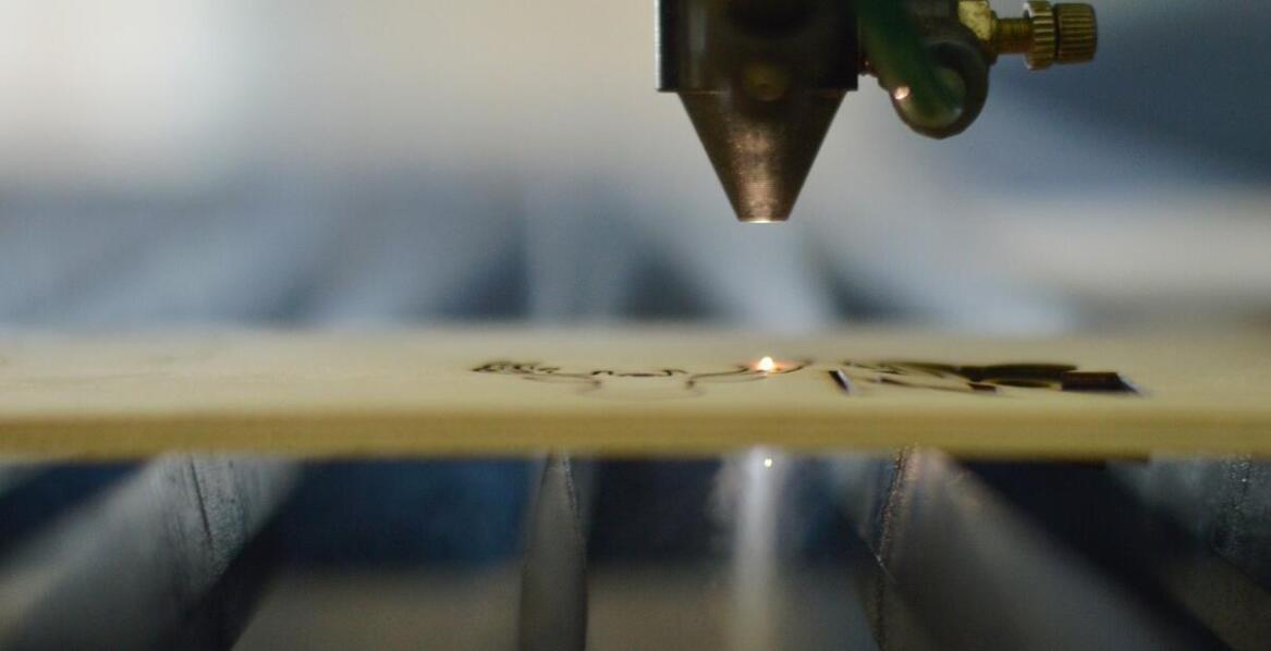 Jak przygotować pliki do obróbki laserowej w programie LightBurn – praktyczny poradnik