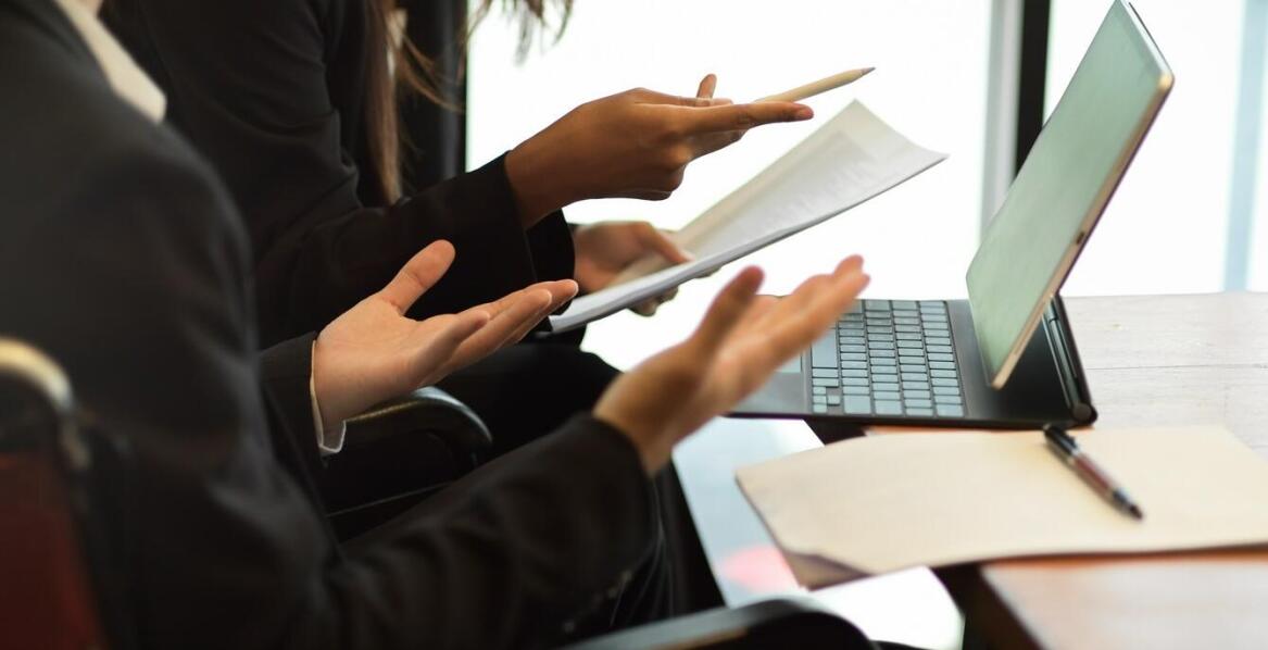 Jakie wsparcie prawne oferują domy pogrzebowe w sprawach związanych z pogrzebem?