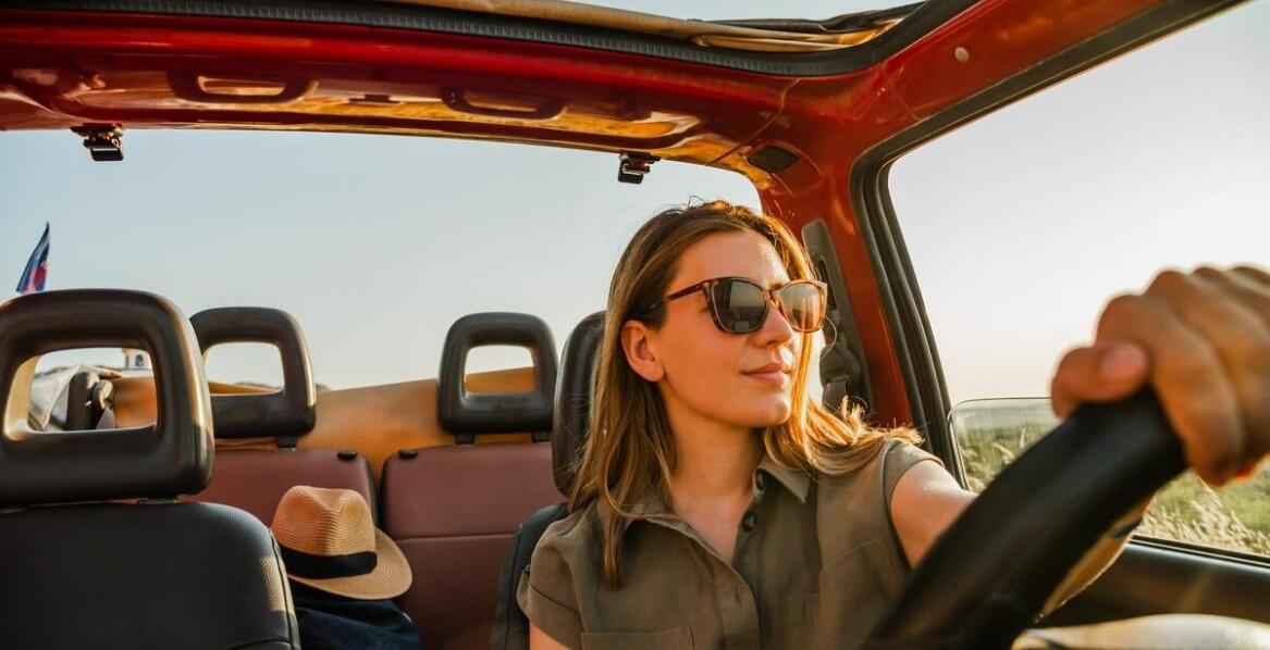 Dlaczego warto skorzystać z wynajmu boxu dachowego na wakacje?